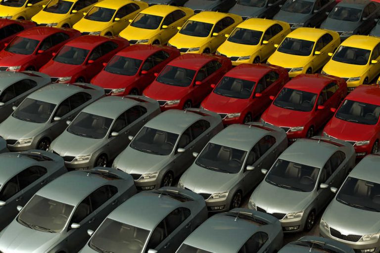 Stock de automóviles en los concesionarios